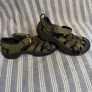 KEEN Big Kids Newport H2 Sport Sandals Green Nylon Closed Toe US Size 1